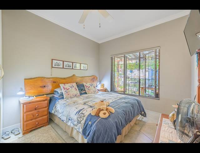 2 BEDROOM APARTMENT FOR SALE IN SHEFFIELD BEACH